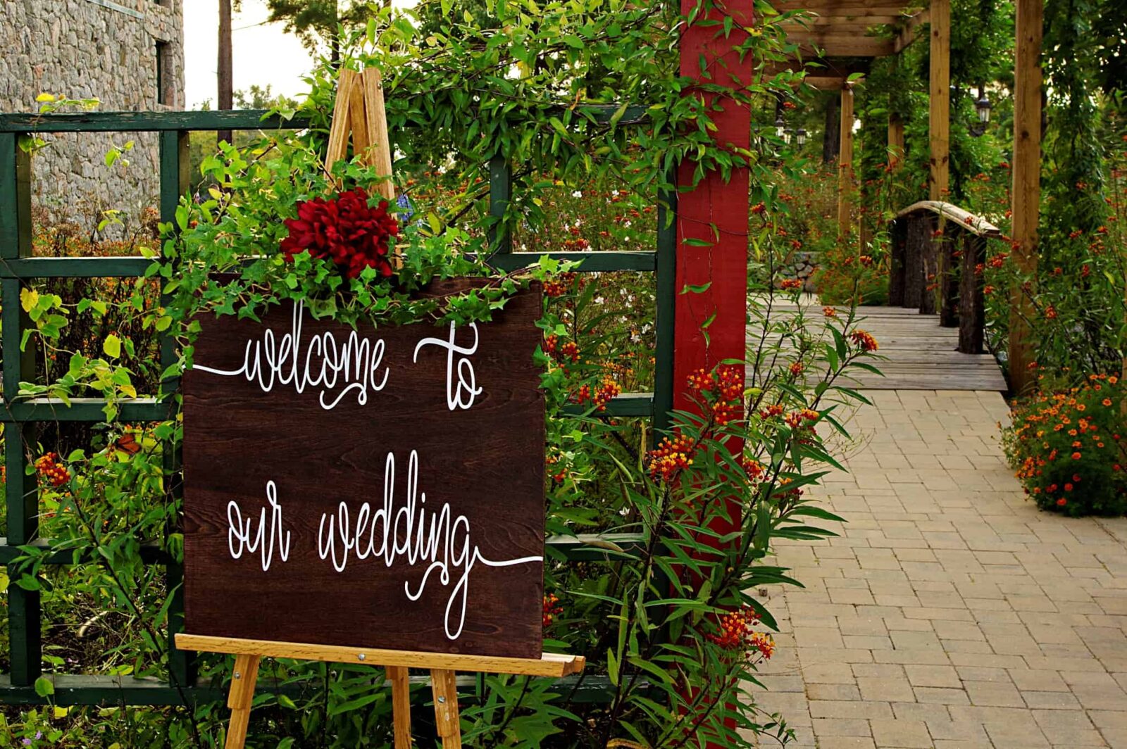 A sign that says " welcome to our wedding ".